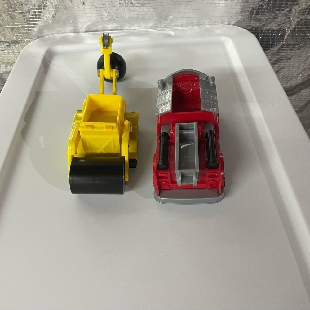 Paw Patrol Red and Yellow Action Figures Playset - Picture 9 of 10